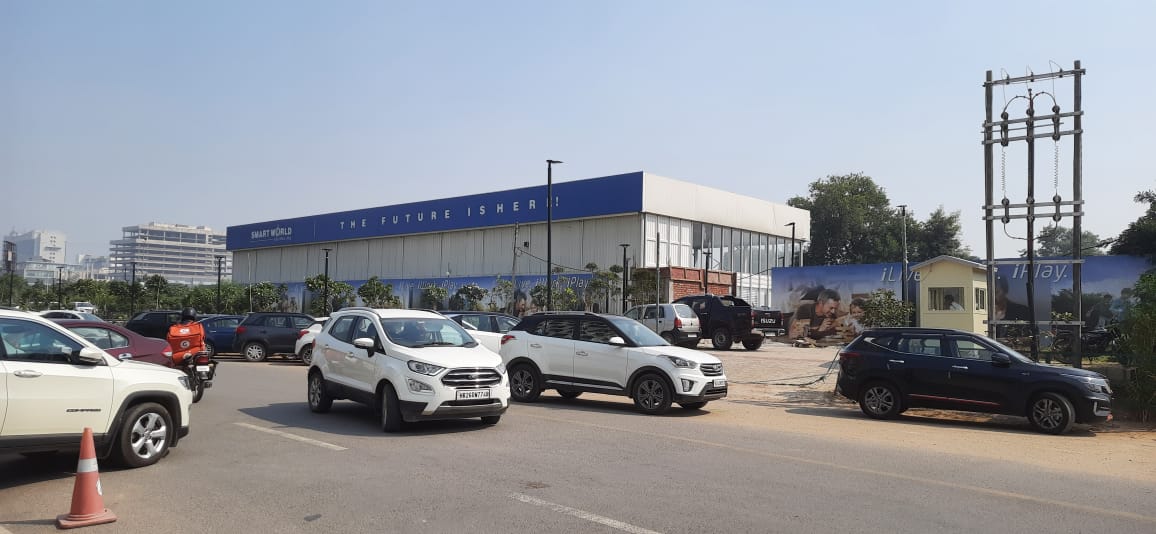 #Gurgaon #दबंग_बिल्डर सेक्टर 82ए में एग्रीकल्चर जमीन पर बिना परमिशन निर्मित स्मार्ट वर्ल्ड का ऑफिस! क्या इस इमारत पर कोई कार्रवाई होगी? <a href="/dtcphry/">Director Town & Country Planning</a> <a href="/kMakrandIAS/">मकरंद</a> <a href="/M3MIndiaPvtLtd/">M3M India</a>