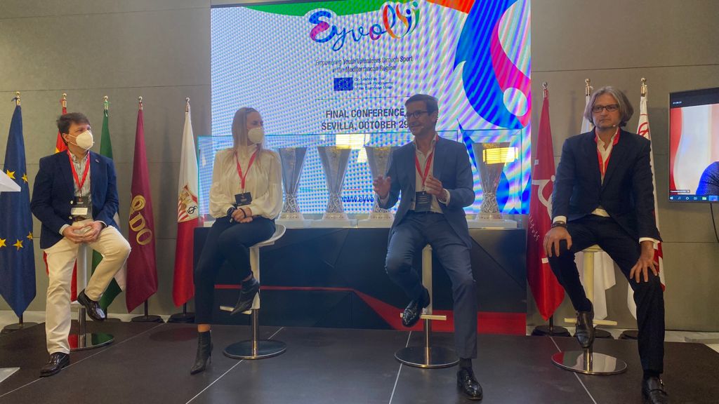 garagErasmus's tweet photo. Opening remarks of #EYVOL's Final Conference:
📌Massimiliano Montanari (Executive Director @savethedream)
📌Jorge Paradela (General Business Manager @SevillaFC)
📌Armando Rotea (President at Andalusian Platform for Volunteers)
📌Constantinos Filis (Director @OlympicTruce776) https://t.co/BM91nulplC