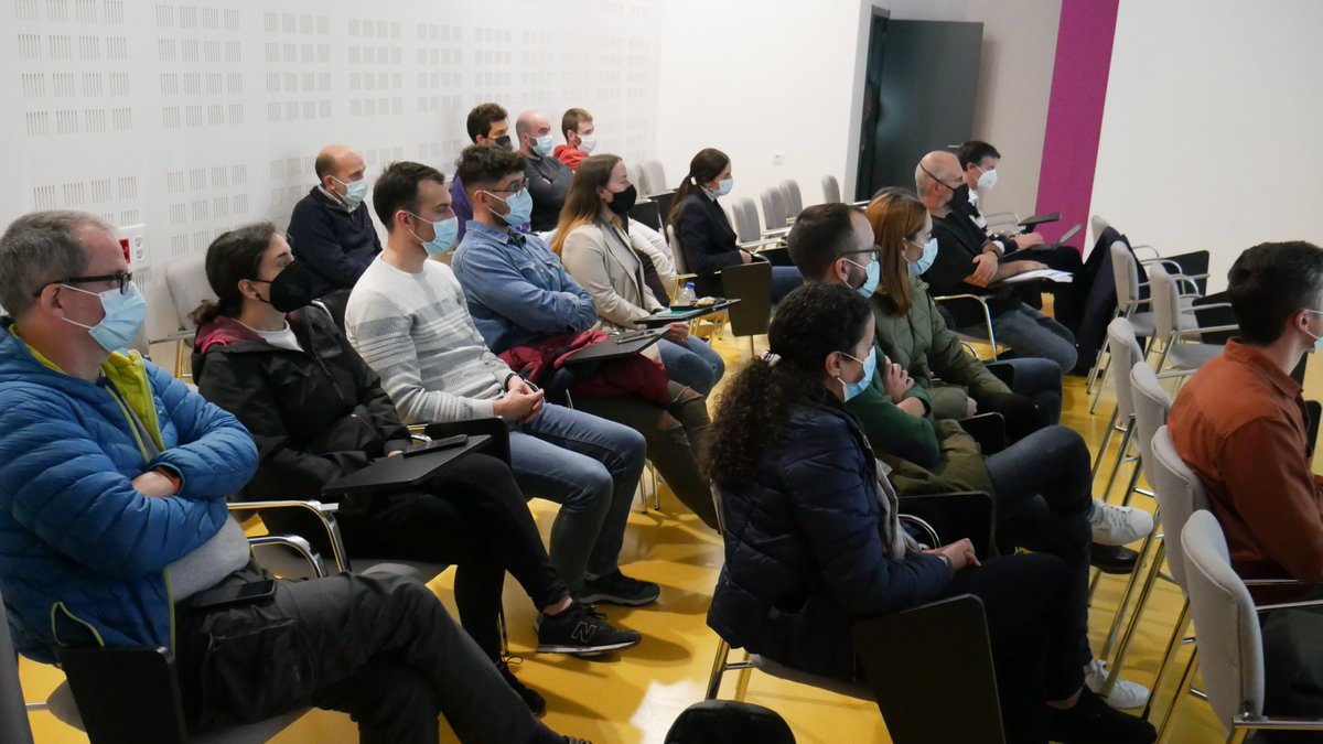 CITEEC_udc's tweet photo. Onte celebramos a 9ª edición do evento de divulgación #INTERLABS, podendo volver de novo á presencialidade. Presentaron as súas investigacións Carmen López, Alberto Alvarellos, Yaiza Montero e Christian Souto, con Fernando Martínez Abella (@fermarabe) como padriño científico https://t.co/AymbgG61aI