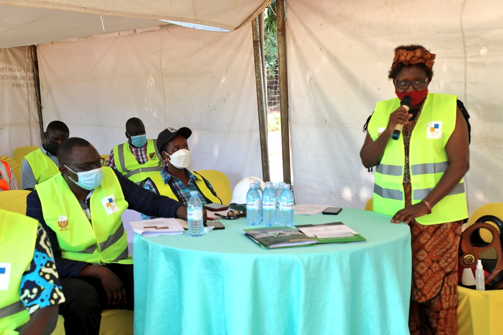 UNRA_UG's tweet photo. #LangoInspection
Kicked off today's inspection of roads in the Lango Sub-region at Boroboro, a site for the Lira—Kamdini road project camp.
The Contractor has briefed the MPs on the firm's readiness to undertake scheduled rehabilitation & improvement works on the road section. https://t.co/5b5a1NKofv