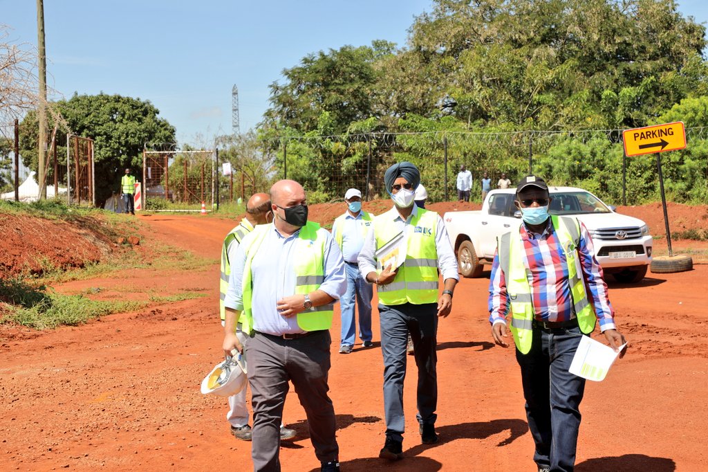 UNRA_UG's tweet photo. #LangoInspection
Kicked off today's inspection of roads in the Lango Sub-region at Boroboro, a site for the Lira—Kamdini road project camp.
The Contractor has briefed the MPs on the firm's readiness to undertake scheduled rehabilitation & improvement works on the road section. https://t.co/5b5a1NKofv