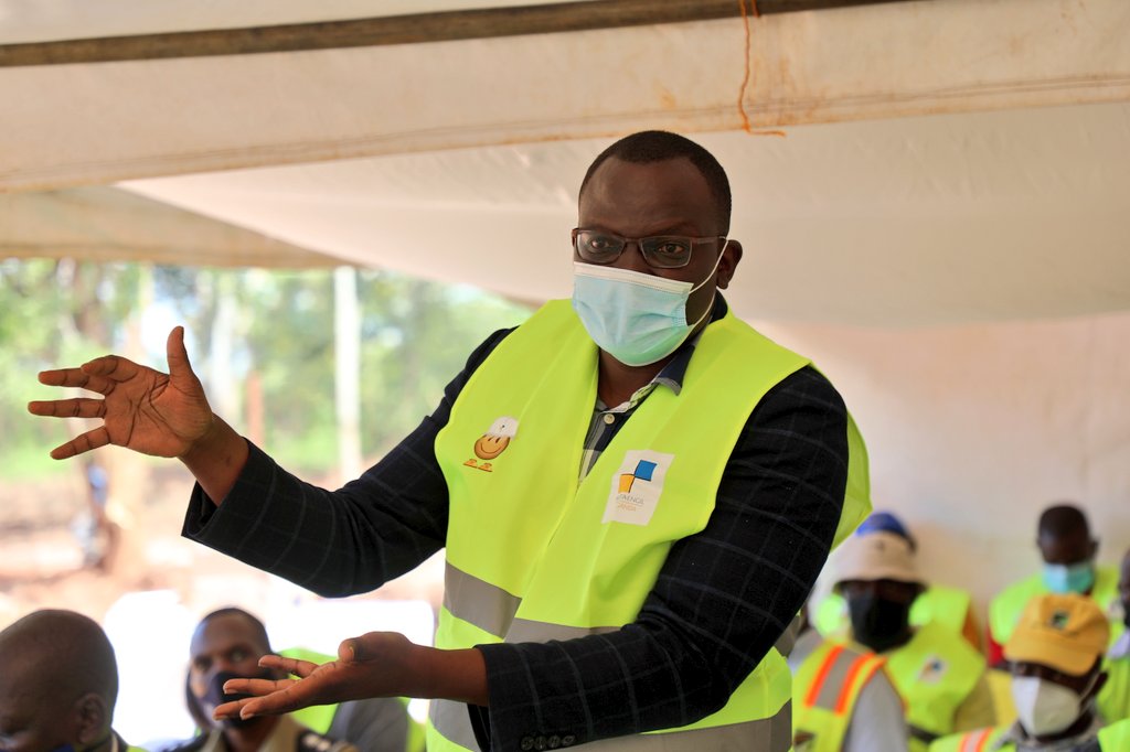 UNRA_UG's tweet photo. #LangoInspection
Kicked off today's inspection of roads in the Lango Sub-region at Boroboro, a site for the Lira—Kamdini road project camp.
The Contractor has briefed the MPs on the firm's readiness to undertake scheduled rehabilitation & improvement works on the road section. https://t.co/5b5a1NKofv