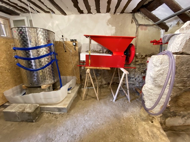 Dernier jour de la semaine avant un grand week-end. On s'écouterait pas le dernier épisode de Tire Bouchon ??? Entrez avec nous dans le Garage Lab' ow.ly/Fmbl50GzSXI