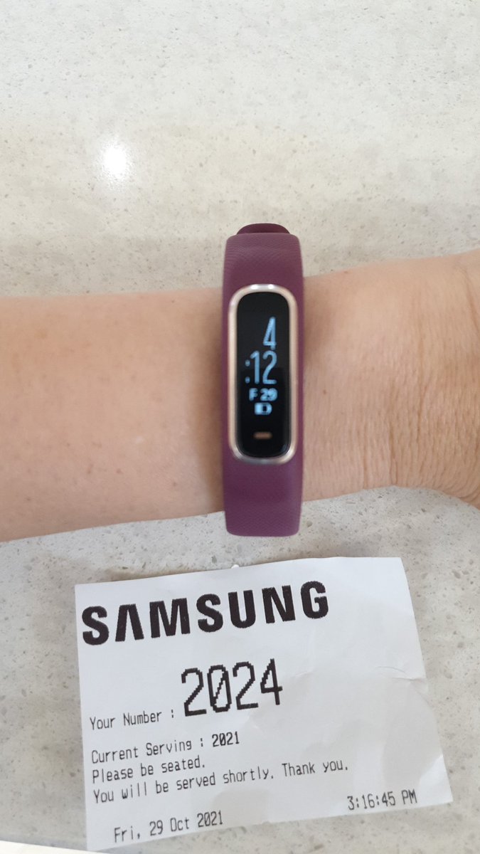 monsiew's tweet photo. @SamsungMalaysia your customer service really needs a revamp... almost 1 hour standing at your 1u centre waiting patiently with many other customers..v understand it's probably under resource but this is too much... do what you can about it!! https://t.co/4yjUxbXlw3