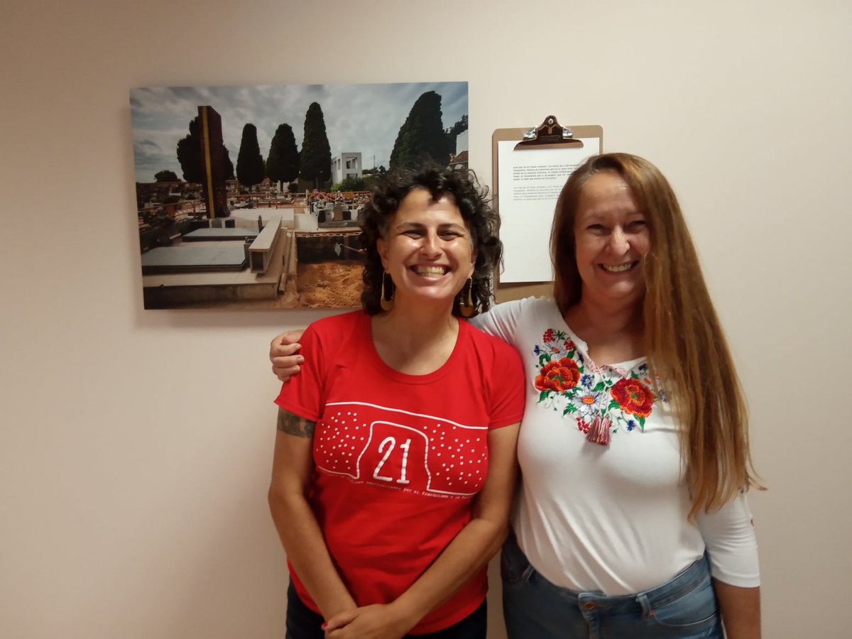 transmaking's tweet photo. Maribel Acosta Damas lecturer in Communication Sciences at @UdeLaHabana is in #Valencia hosted by @Econcult_UV to carry out her #transmaking research on historical memory. She visited the exhibition Paterna: La memòria de l'horror by the photographer Eva Mañez. #h2020 #secondment https://t.co/FlWY55UhBI