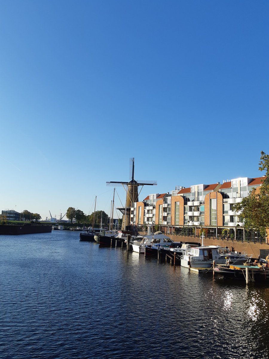 Goedemorgen op deze mooie dag. #historischdelfshaven #politie #wijkagent