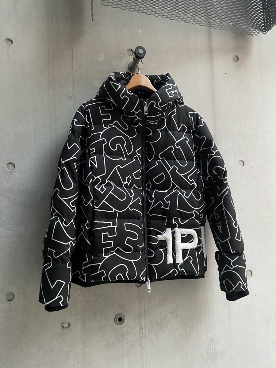 RFminamisenba's tweet photo. 【1PIU1UGUALE3 RELAX】

別注lettering down jacket
¥38,280(tax in)
size:M.L.XL.XXL https://t.co/VFyzUk4XSG