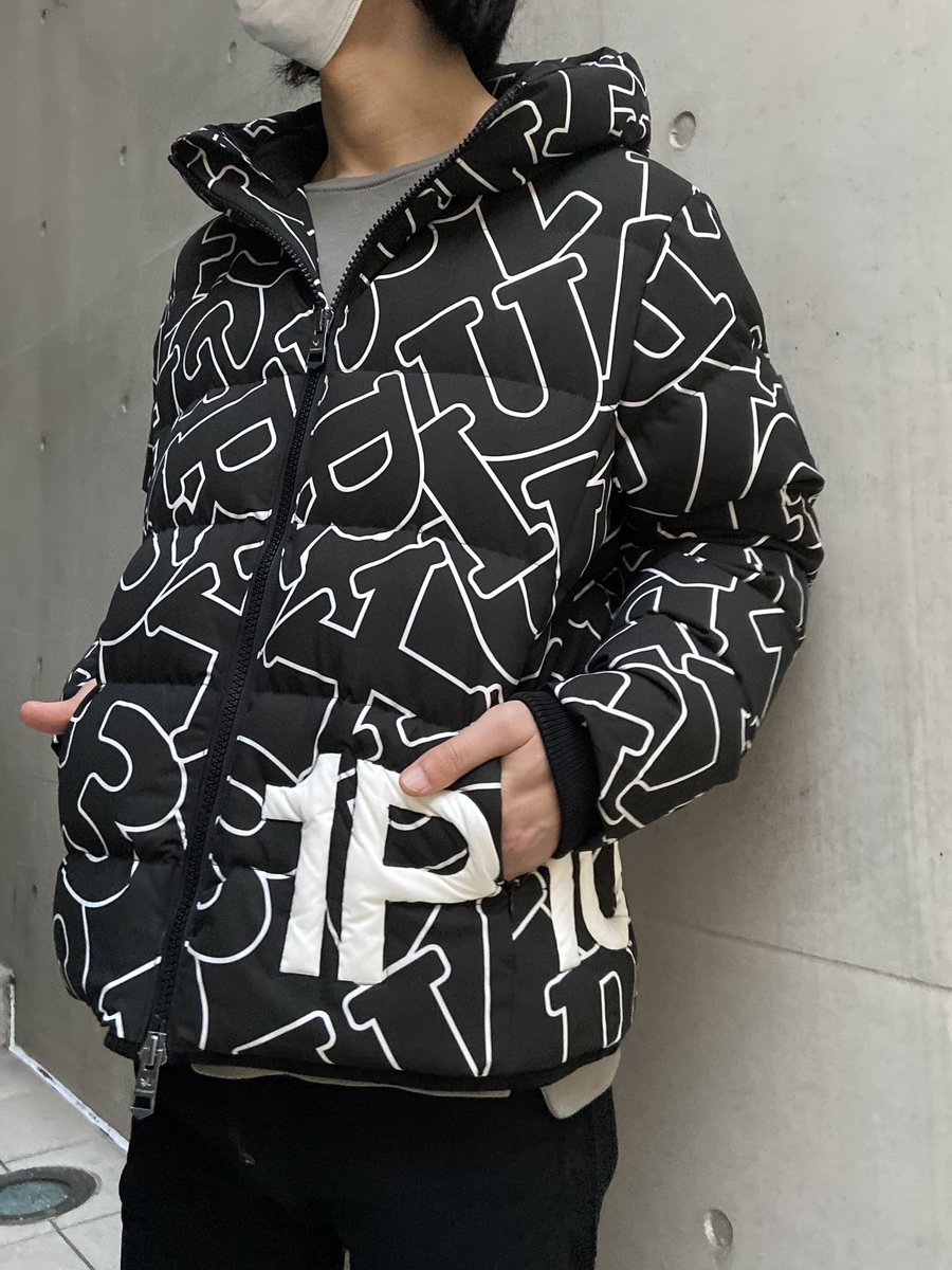 RFminamisenba's tweet photo. 【1PIU1UGUALE3 RELAX】

別注lettering down jacket
¥38,280(tax in)
size:M.L.XL.XXL https://t.co/VFyzUk4XSG