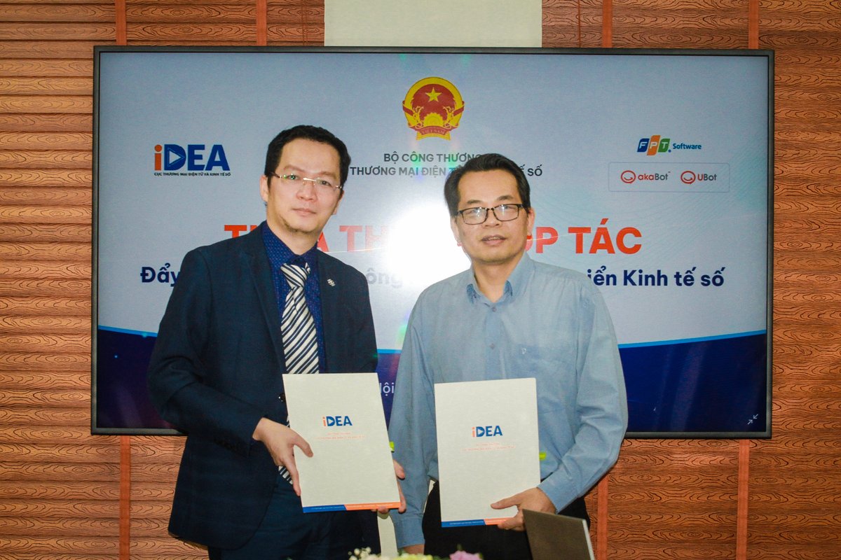 fpt_software's tweet photo. We've recently signed an MOU with the Vietnam Ministry of Industry and Trade. By adopting our comprehensive #RPA solution #akaBot, we set to assist the growth of Vietnam's digital economy and accompany businesses returning to production in the new normal.
#digitaltransformation https://t.co/AwxpvuSlqg