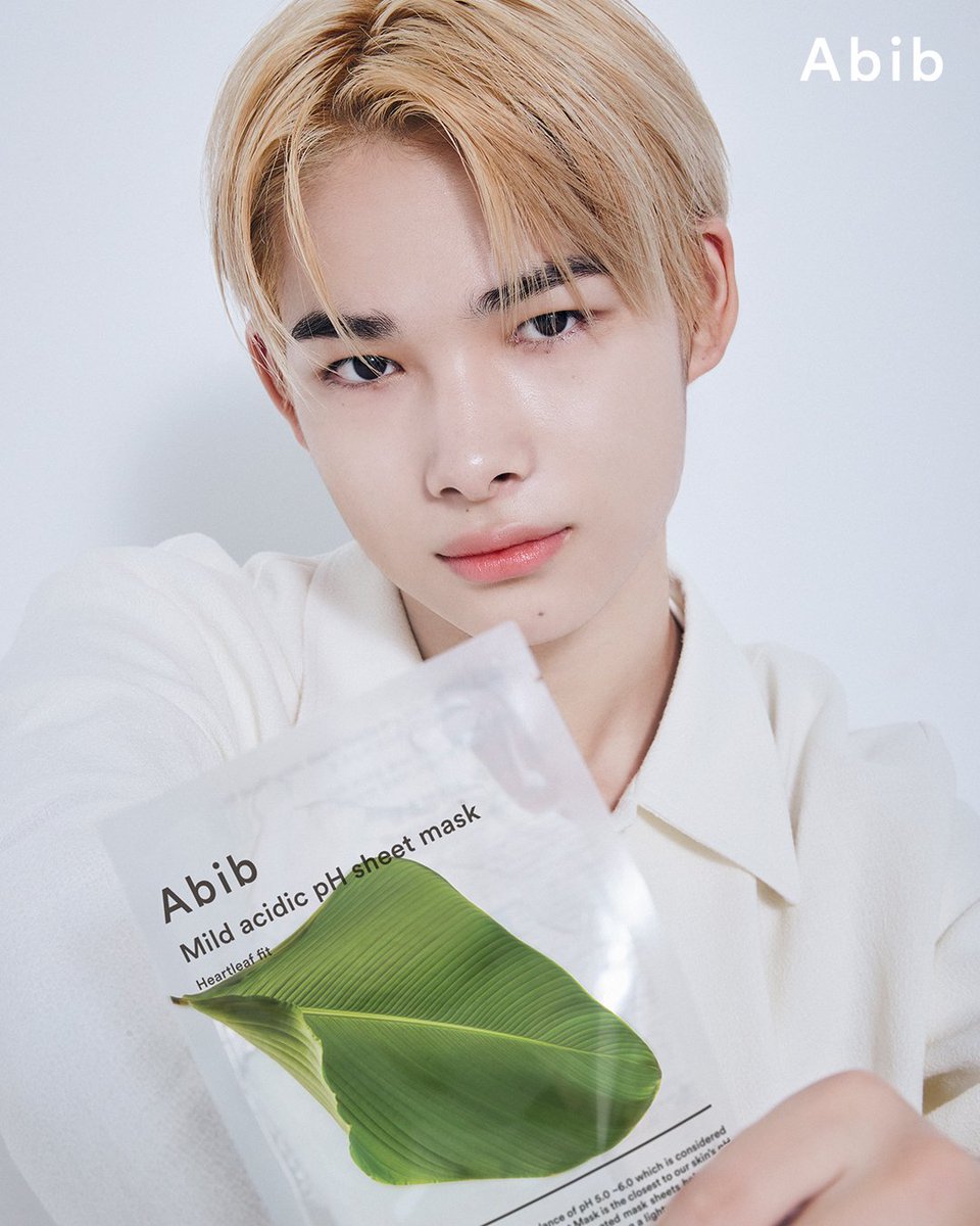 📸| 29.10.21 - Foto do Ni-Ki postada na conta da marca Abib por motivos da parceria com o Enhypen.

ELE TÁ LINDO 😭😭
#NI_KI #니키 #ENHYPEN_NI_KI 
#ENHYPEN <a href="/ENHYPEN_members/">ENHYPEN</a>