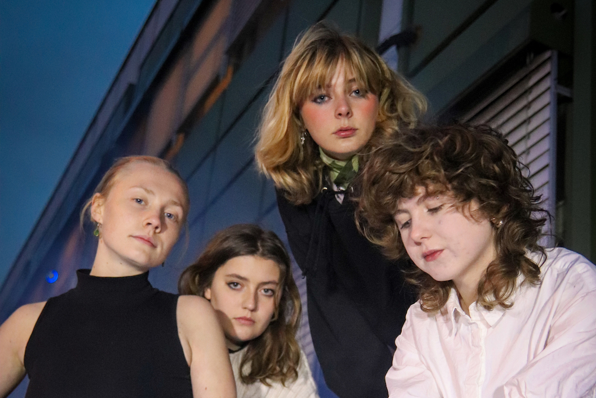 Oslo band Veps have got another excellent single to share: their newest slice of indie heaven comes in the form of the irritable, angry 'His Brother' You can hear it on Gigwise before anywhere else now - bit.ly/31eaYva