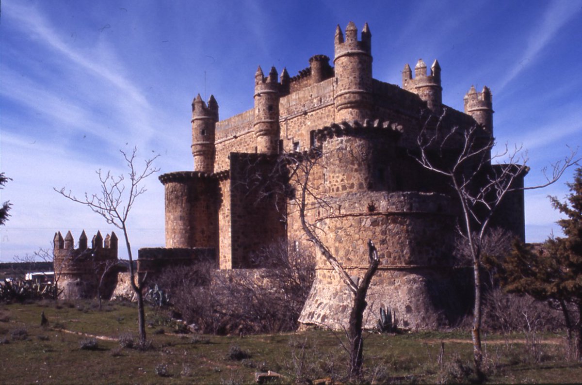 RMedievo's tweet photo. Castillo de Guadamur (Toledo). https://t.co/O7XmpWZwxU