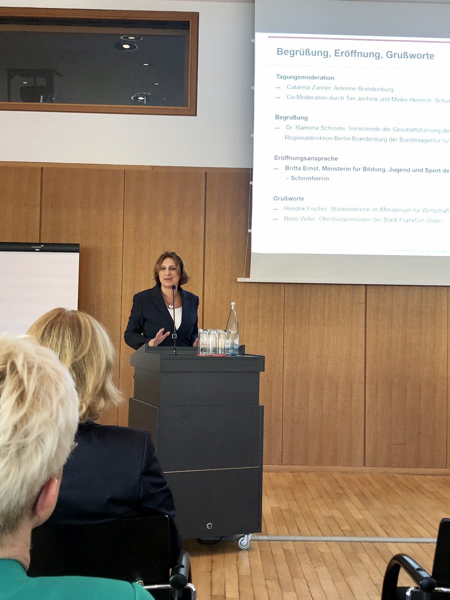hummel853's tweet photo. Bildungsministerin Britta Ernst eröffnet den „Brandenburger Tag der Jugendberufsagenturen 2021“ #jbabb2021 https://t.co/PPZzEPHXHW