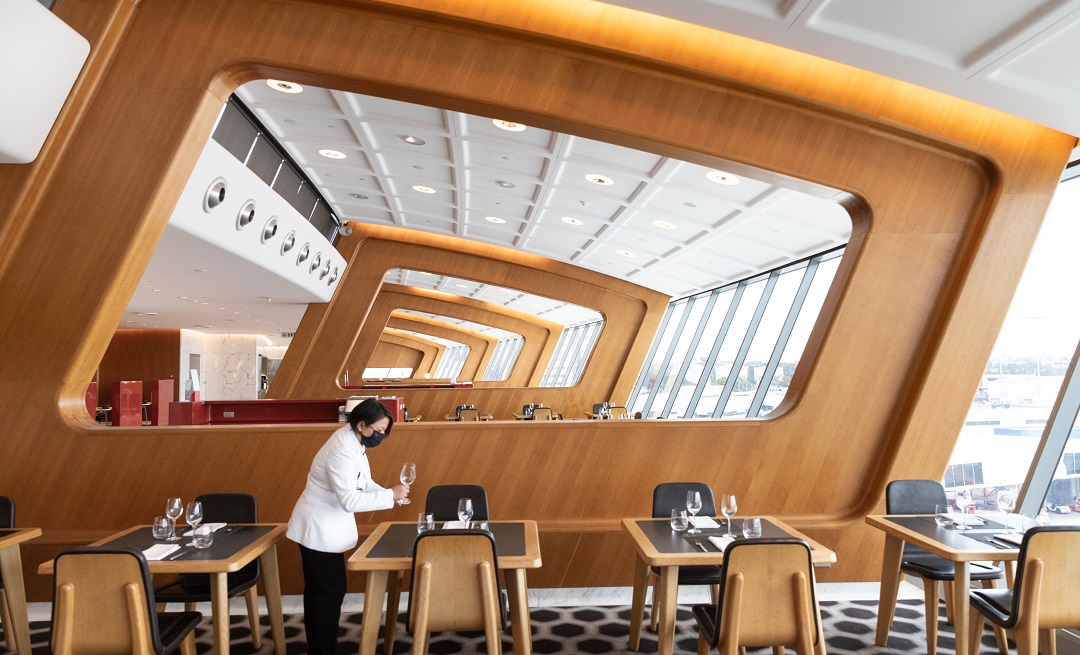 DestinAsian_Mag's tweet photo. Qantas has revamped its digital booking experience in time for the resumption of international flights, and the airline is also planning to roll out new lounge and inflight menus with plant-based options.
https://t.co/OrK16cRXI4
@Qantas
#InFlightDining #PlantBasedMenu https://t.co/IemiGnzqR1