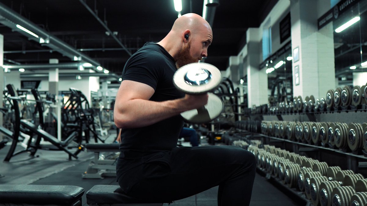 Arekkz's tweet photo. @Gymshark I’m just saying, but I’m happy to help fill the gaming void. You need someone who can show that gamers can be active too - I gotchu 😎 I’m just trying to combine the worlds of gaming and fitness with @Vide0Gains 😤 https://t.co/YwZO0KcqdR