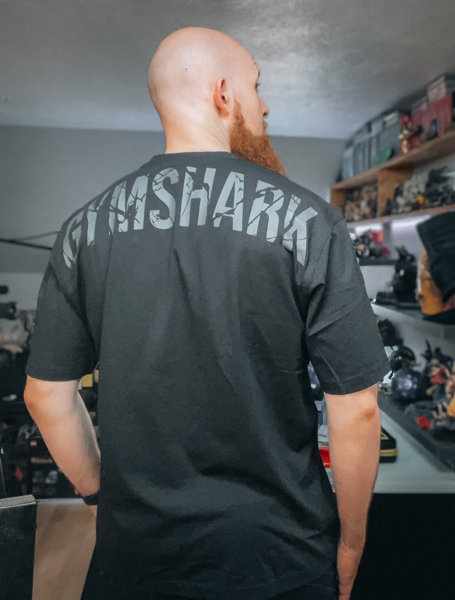 Arekkz's tweet photo. @Gymshark I’m just saying, but I’m happy to help fill the gaming void. You need someone who can show that gamers can be active too - I gotchu 😎 I’m just trying to combine the worlds of gaming and fitness with @Vide0Gains 😤 https://t.co/YwZO0KcqdR