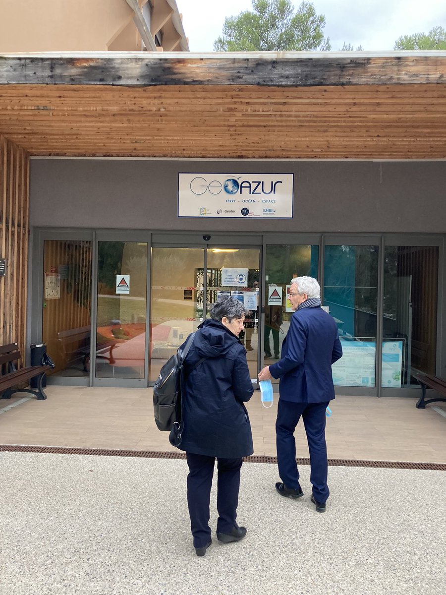 V_Verdier_IRD's tweet photo. Rencontre ce matin avec @MSosson et ses équipes de l’@umrGeoazur autour des activités d’observation et de recherche en Géosciences. Une grande dynamique #IRD notamment dans les #Andes, le #Pacifique et les #Caraïbes.
#Séismes #Tsunami #Haiti @ERC_Research #EuropAid https://t.co/QL4SWgsqFI