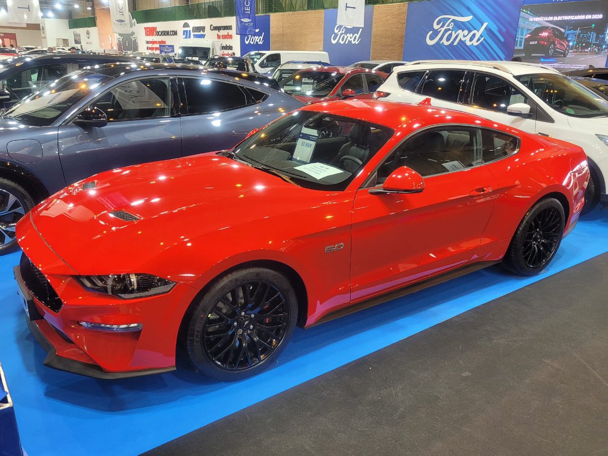 SalesianosSTRD's tweet photo. Los alumnos de 2ºFPB de Automoción🔩 visitaron este jueves el #salondelmotor2021🚘 en @fibesevilla ¡Y vaya si aprovecharon la mañana☀️!Agradecemos a Lourdes Prieto su atención y la amabilidad😎 y cercanía de un antiguo alumno de la casa, Juan Antonio Gómez, responsable de Ford🚗. https://t.co/qn6FgagonM