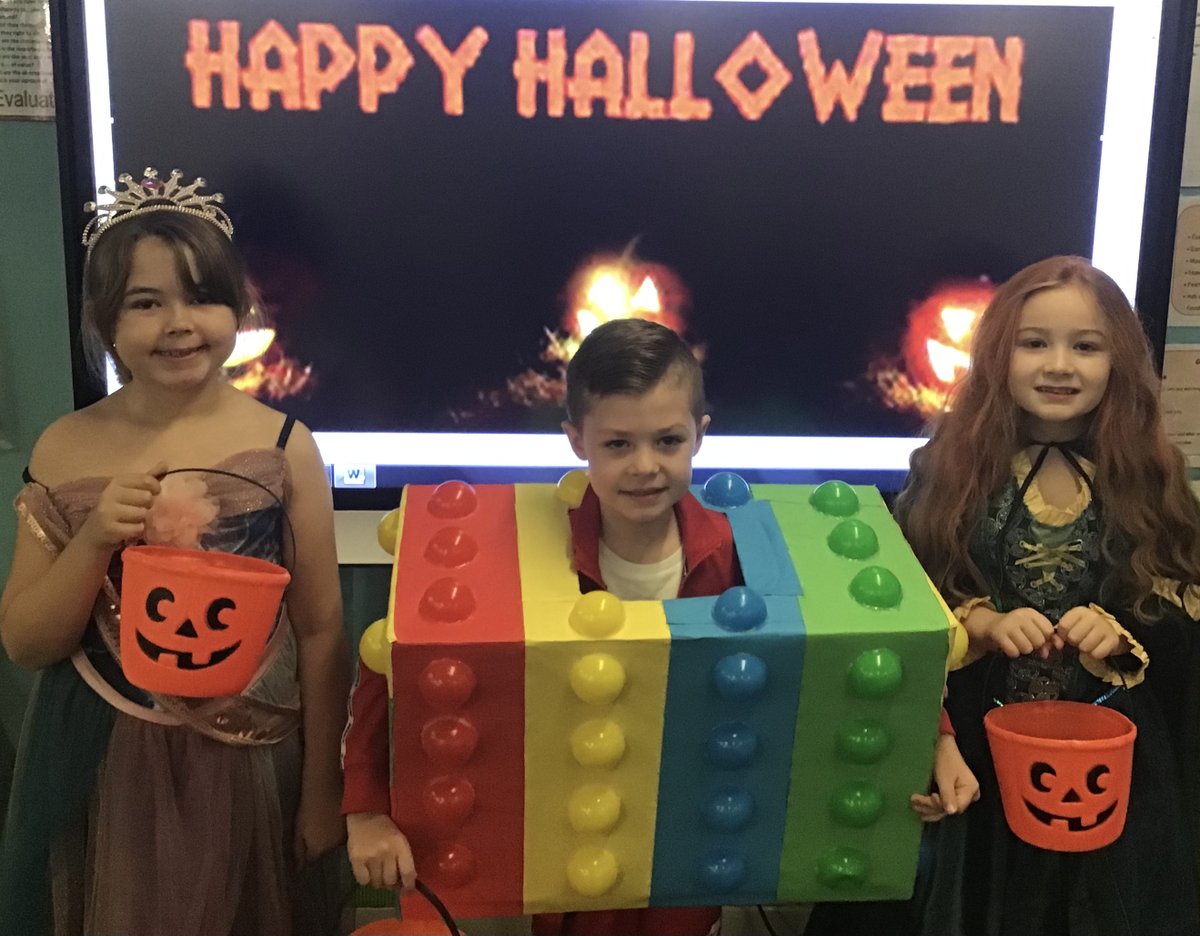 MissMandMrsMP3c's tweet photo. Happy Halloween 🎃👻 https://t.co/F6LyJ8ktJ9