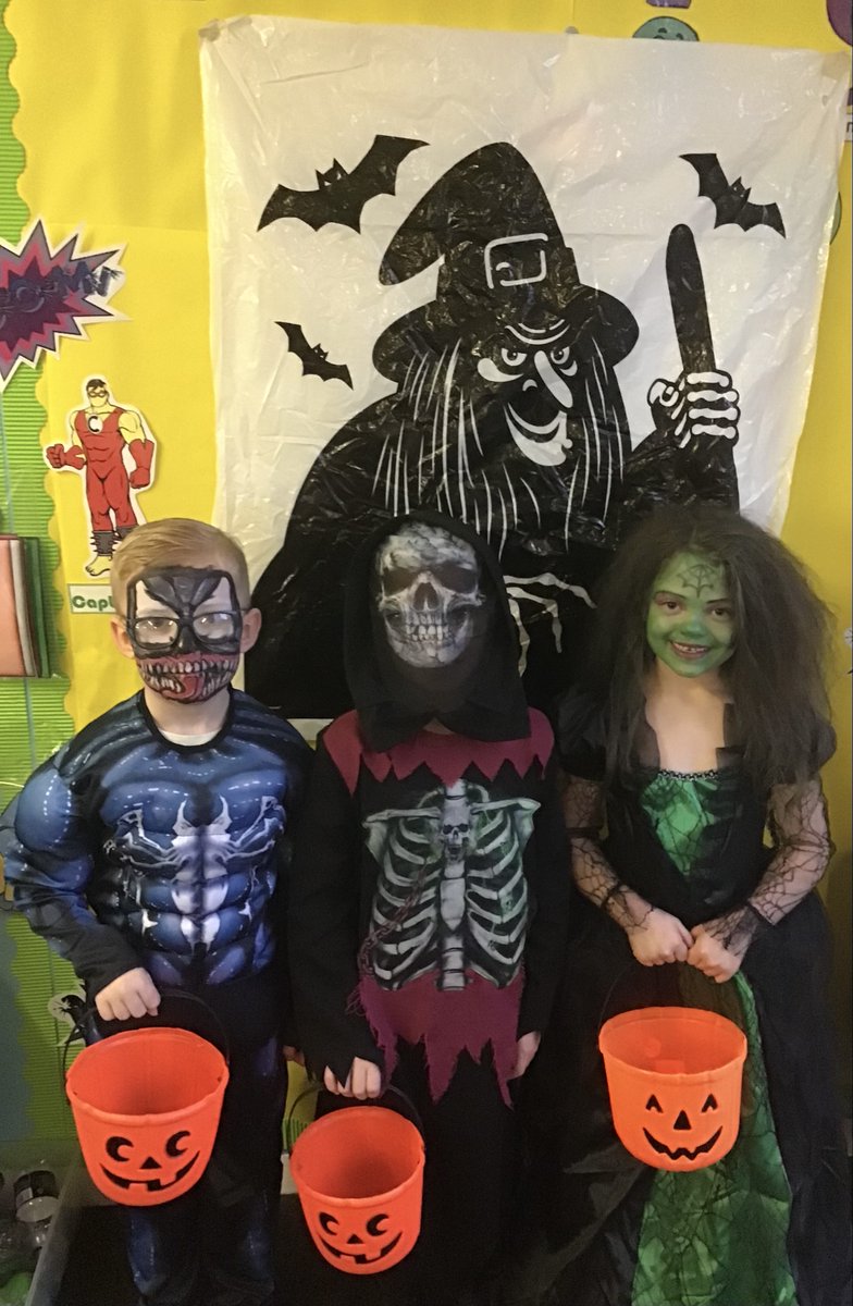 MissMandMrsMP3c's tweet photo. Happy Halloween 🎃👻 https://t.co/F6LyJ8ktJ9