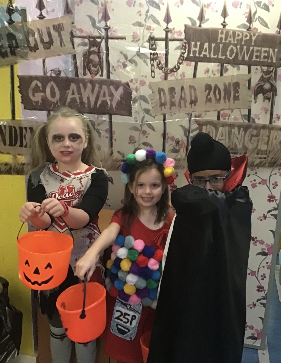 MissMandMrsMP3c's tweet photo. Happy Halloween 🎃👻 https://t.co/F6LyJ8ktJ9