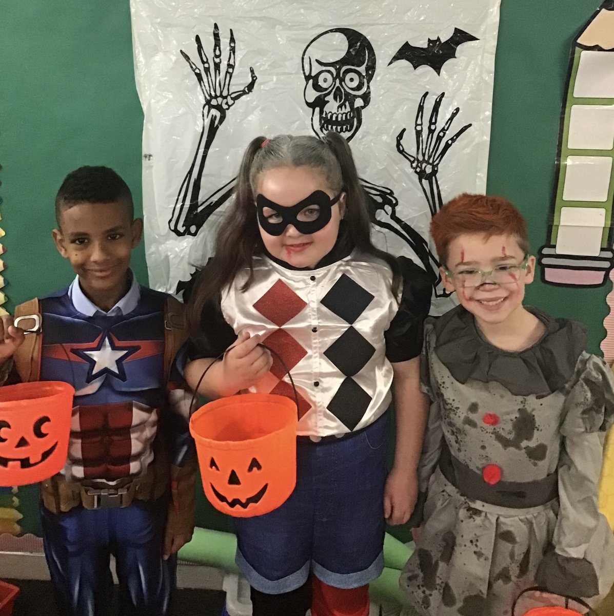 MissMandMrsMP3c's tweet photo. Happy Halloween 👻  🎃 https://t.co/yUZJcrZyvr