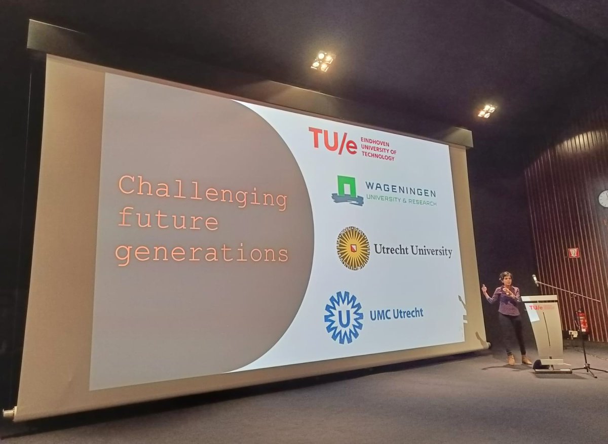 AllianceCentre2's tweet photo. On Monday 25-10-2021, the Center for Living Technologies co-hosted the first iGEM Benelux Mini Jamboree at the TU/e. We wish all teams a lot of succes at the Giant Jamboree November 4-14. #iGEM #SynBio #ChallengingFutureGenerations https://t.co/uGOMkgpzUd