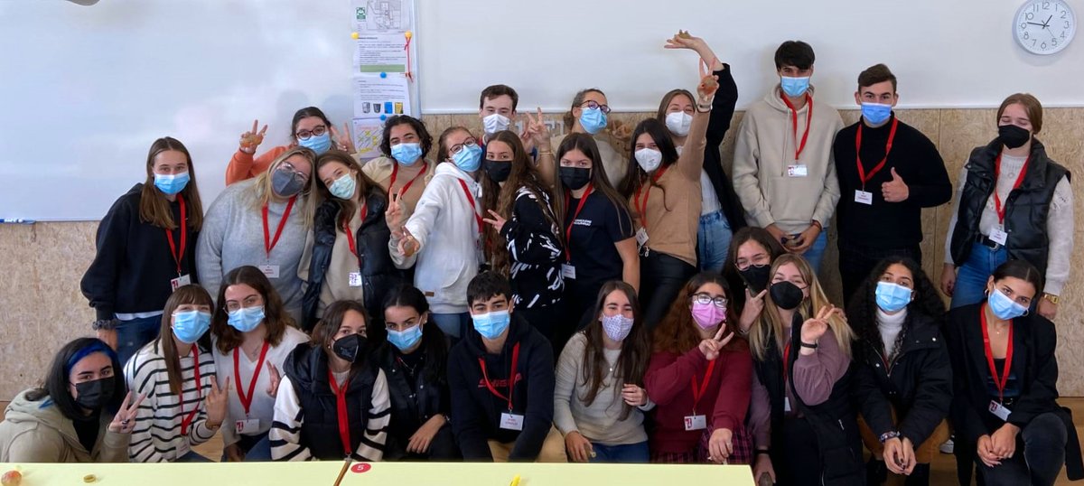 AloyaVigo's tweet photo. Nuestro alumnos han participado esta semana en las jornadas técnicas 😀 les ha tocado a 1º #IntegracionSocial #EducacionInfantil #MarketingPublicidad y #LaboratorioClinico 🤝 👶 📱 🔬 #YoCreoEnLaFP #Vigo https://t.co/saSS5uQVx9