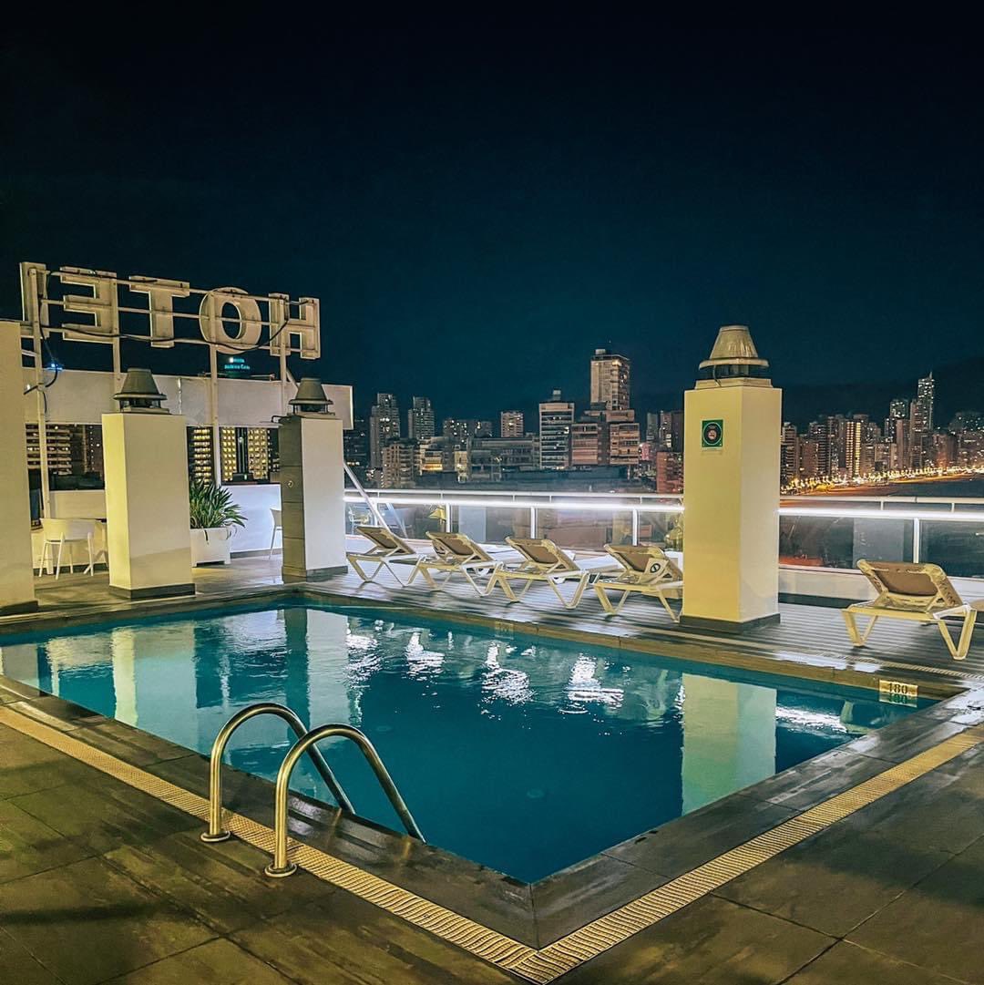 HotelCentroMar's tweet photo. Así despedimos la semana y así cogemos energía para un nuevo fin de semana a vuestro lado ✨
This is how we say goodbye to the weekend and we are looking forward to a new week with you🙌🏻
#HotelCentroMar #CSHoteles #Benidorm #travelthegram #Vacaciones2021 #magicrooftop https://t.co/cWBH85iSIh