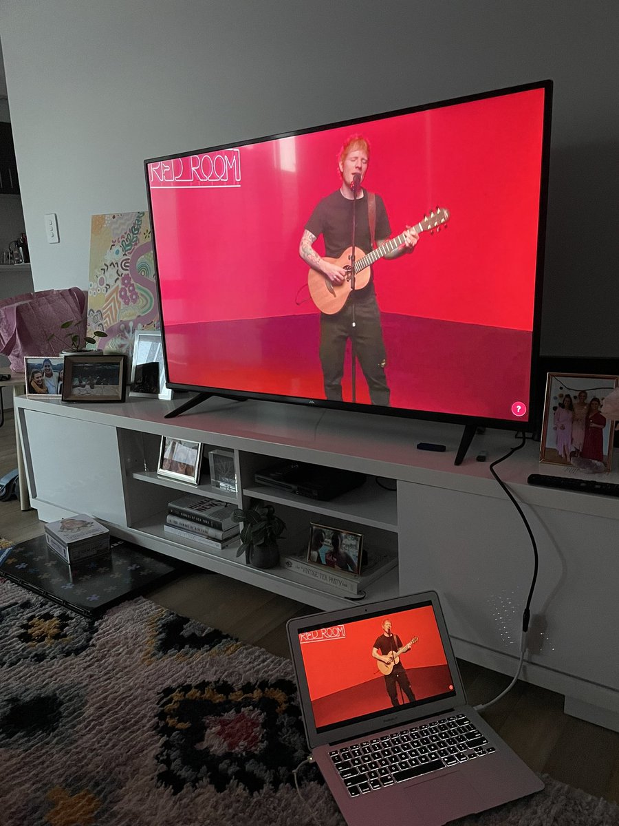 Shazf27's tweet photo. best Friday night ever!! Ed sounds incredible #NovasRedRoom https://t.co/NcOsUVRo48