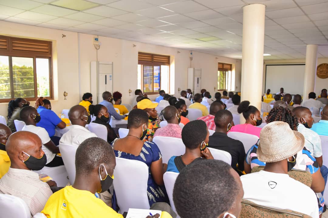 CrestedCapital's tweet photo. Being on stage is just second nature for @CalvynDavyd. Look at him go at the #MTNIPO townhall in Kamuli yesterday!
#LetsShare #BornToBeonStage #StepAsideBeyonce https://t.co/IzsNJKAnAQ