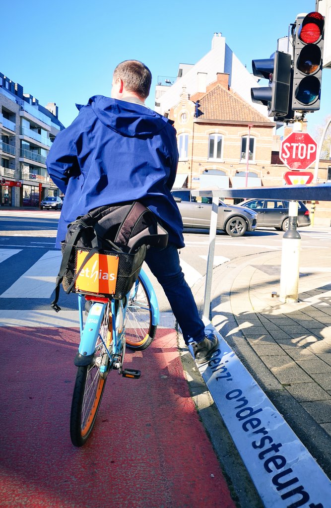 Op bezoek met de studenten #verkeerskunde van de <a href="/viveshogeschool/">Hogeschool VIVES</a> in het Kopenhagen aan de Leie. Inspirerende woorden van <a href="/janvermeulenD/">Jan Vermeulen</a> over pragmatisch en ambitieus #fietsbeleid. Dank <a href="/StadDeinze/">Stad Deinze</a> voor de ontvangst <a href="/patrickdhaese/">Patrick D'haese</a> om onze gids te zijn! <a href="/TrajectMobility/">Traject</a>