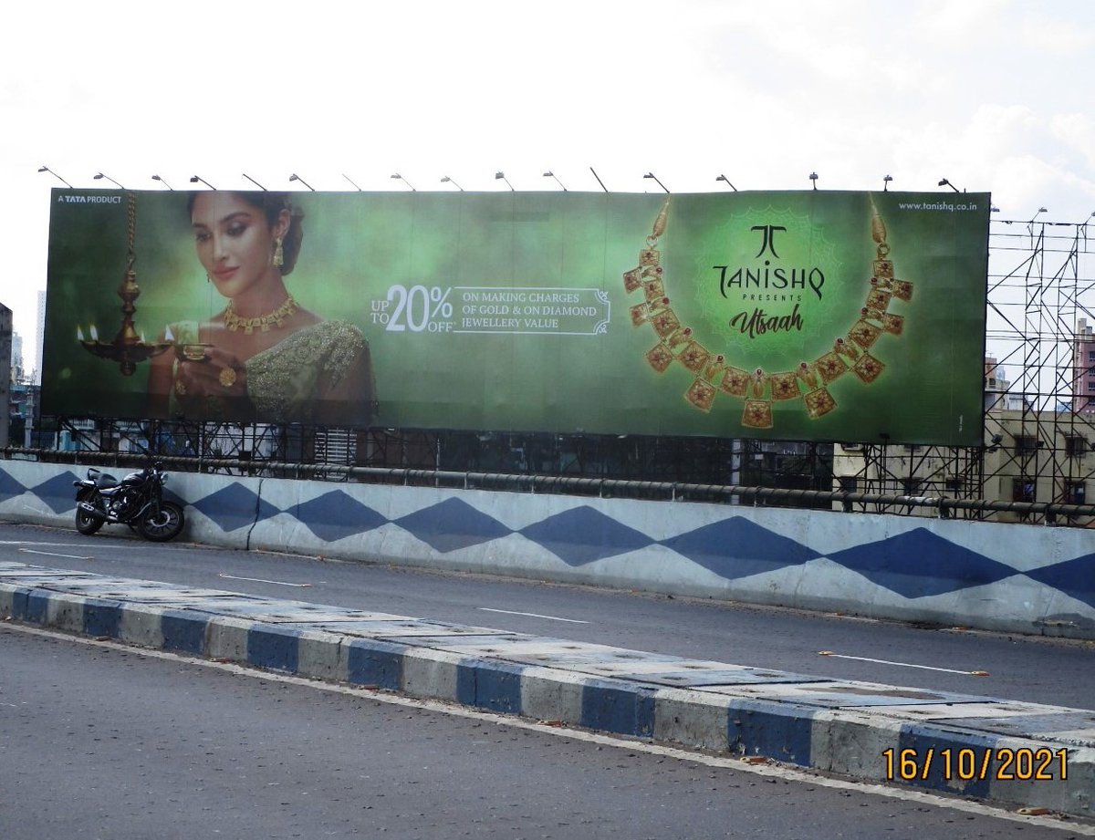 laqshyamedia's tweet photo. #DiwaliCollection2021 #Laqshya executed OOH Campaign for #Tanishq #Utsaah

To read the full article, click:
https://t.co/xijOOwI2g1
https://t.co/nsz2cIiGXd
https://t.co/8ckQu5Ov7S
https://t.co/C3xvO5UBBz
https://t.co/bAKfwz5qKy

#LaqshyaMediaGroup #OOHcampaigns #TanishqUtsaah https://t.co/lY7K2pYudS