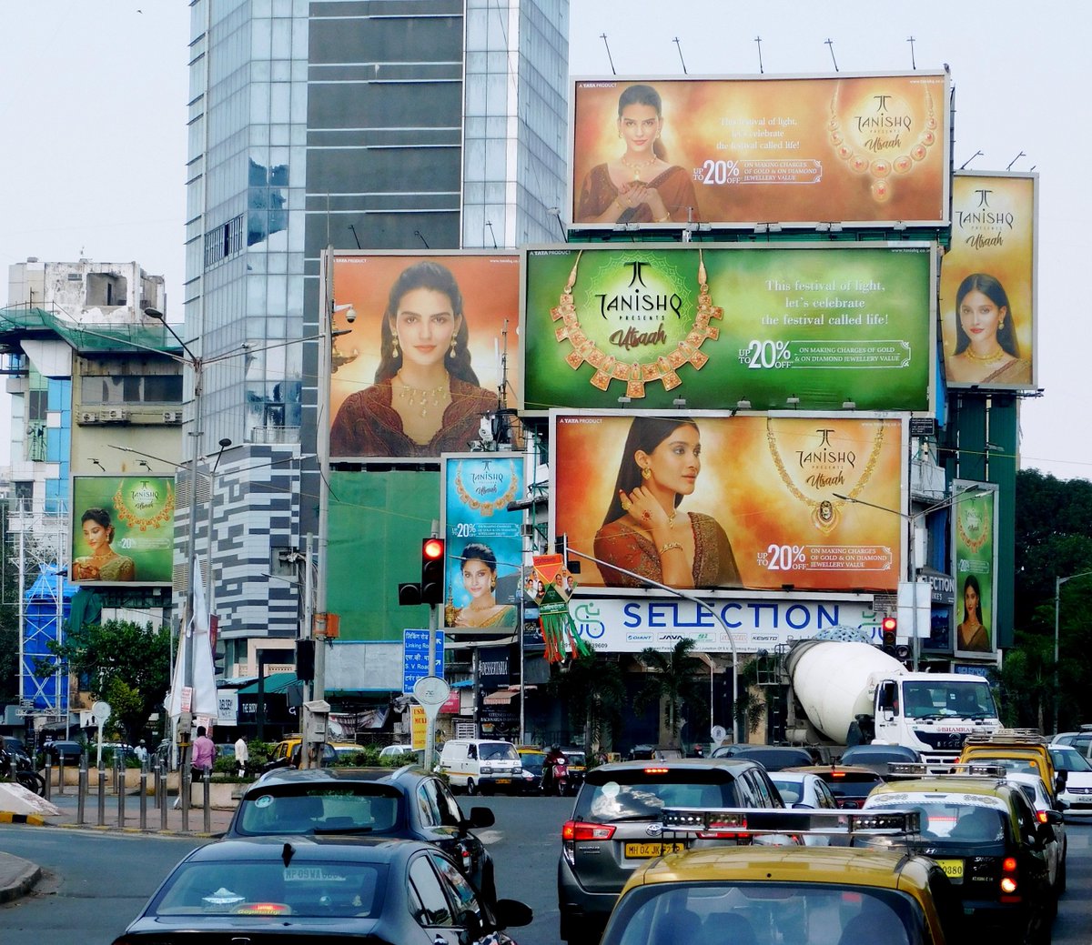 laqshyamedia's tweet photo. #DiwaliCollection2021 #Laqshya executed OOH Campaign for #Tanishq #Utsaah

To read the full article, click:
https://t.co/xijOOwI2g1
https://t.co/nsz2cIiGXd
https://t.co/8ckQu5Ov7S
https://t.co/C3xvO5UBBz
https://t.co/bAKfwz5qKy

#LaqshyaMediaGroup #OOHcampaigns #TanishqUtsaah https://t.co/lY7K2pYudS