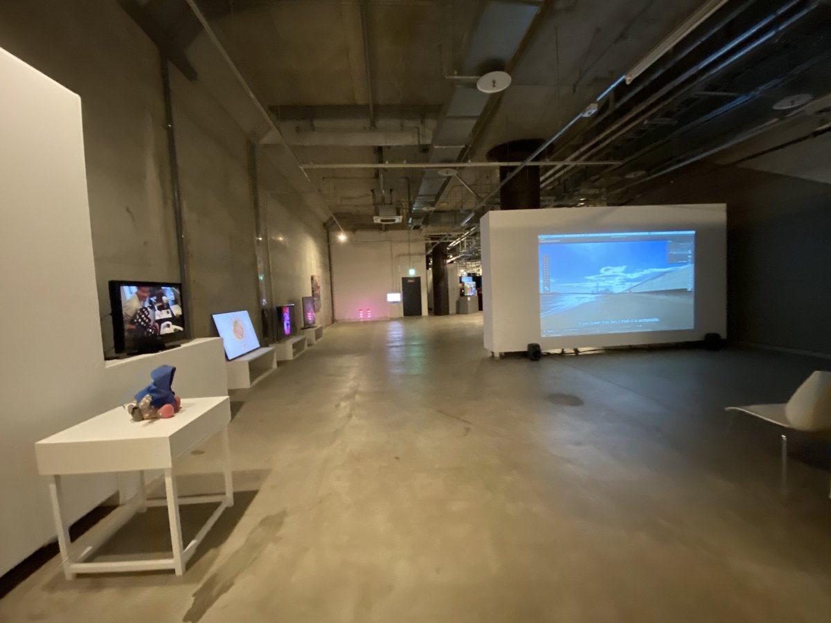 marimosphere's tweet photo. 先端アート展「グレートリセット・スモールリブート～その後をつくる創造力」初日、無事にスタート致しました。昨日遅くまで、そして今朝も設営を頑張ってくださったスタッフの皆様に感謝！横浜BankART新高島駅直通の広いスペースです。いい展示空間になっていると思うのでぜひ皆様いらしてください！ https://t.co/s29H3yTsSv