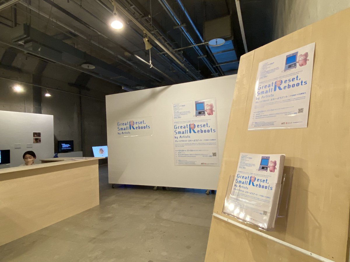 marimosphere's tweet photo. 先端アート展「グレートリセット・スモールリブート～その後をつくる創造力」初日、無事にスタート致しました。昨日遅くまで、そして今朝も設営を頑張ってくださったスタッフの皆様に感謝！横浜BankART新高島駅直通の広いスペースです。いい展示空間になっていると思うのでぜひ皆様いらしてください！ https://t.co/s29H3yTsSv