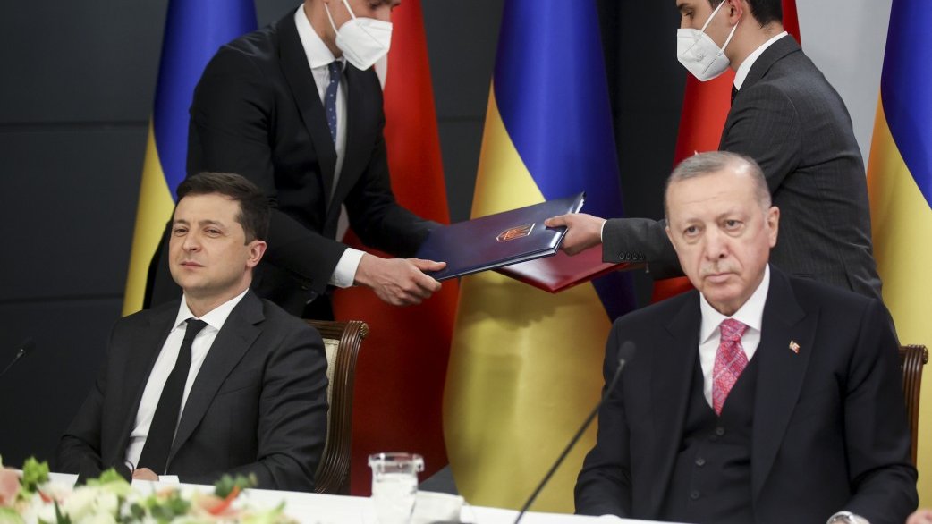ZelenskyyUa's tweet photo. Congratulations to my friend @RTErdogan &amp; the 🇹🇷 people on the 98th anniversary of the proclamation of the Republic of Turkey. I highly appreciate the strategic partnership of our states.  I am convinced that the 🇺🇦🇹🇷 relations have great potential. I wish 🇹🇷 peace &amp; prosperity. https://t.co/7QM3cW7W7b