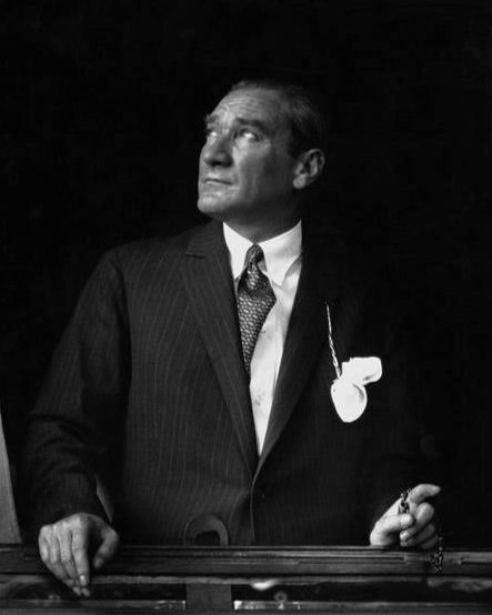 "Yurttaşlarım!
Az zamanda çok ve büyük işler yaptık. Bu işlerin en büyüğü, temeli Türk kahramanlığı ve yüksek Türk kültürü olan Türkiye Cumhuriyeti'dir."
-Gazi Mustafa Kemal Atatürk
Cumhuriyet Bayramımız Kutlu Olsun 🇹🇷🇹🇷🇹🇷