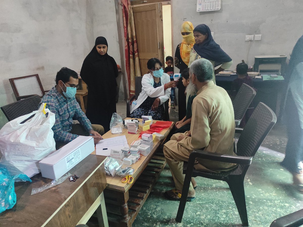 DrShailajaPand5's tweet photo. Health check up and medicine distribution for dengue  .... At khatima Uttrakhand https://t.co/Uuqa5ESFse