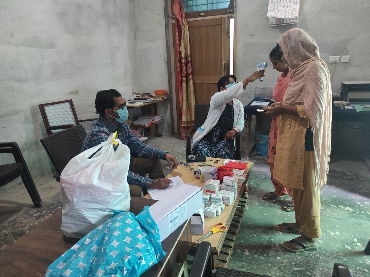 DrShailajaPand5's tweet photo. Health check up and medicine distribution for dengue  .... At khatima Uttrakhand https://t.co/Uuqa5ESFse
