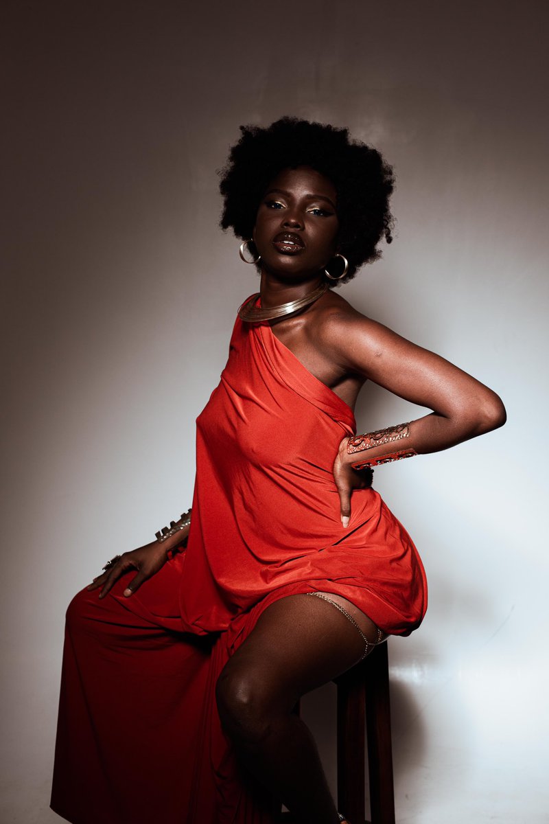 ReineAblaa's tweet photo. Artistiquement parlant, je dois tout au créateur. Lauryn Hill, is it you?

Merci @iam_akemphoto 
@LifeMagazine_CI @Cotedivoireoff_ @ivoirepeople 
#blackgoddess #ivorianqueen #cotedivoire #CIV225 https://t.co/YjLUyhNddz