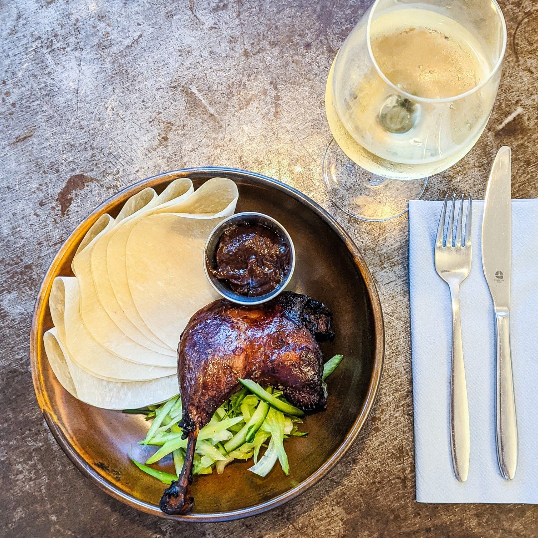 GrazeInnSheff's tweet photo. Small plate of Masterstock Braised Duck Leg with Hoi Sin Sauce, Cucumber &amp; Pak Choi Salad and 6 Pancakes. View the menu and book your table here: https://t.co/vCroICZzSr
#sheffieldissuper #sheffieldrestaurant #eatoutsheffield #sheffield https://t.co/qPjdjMWxqT