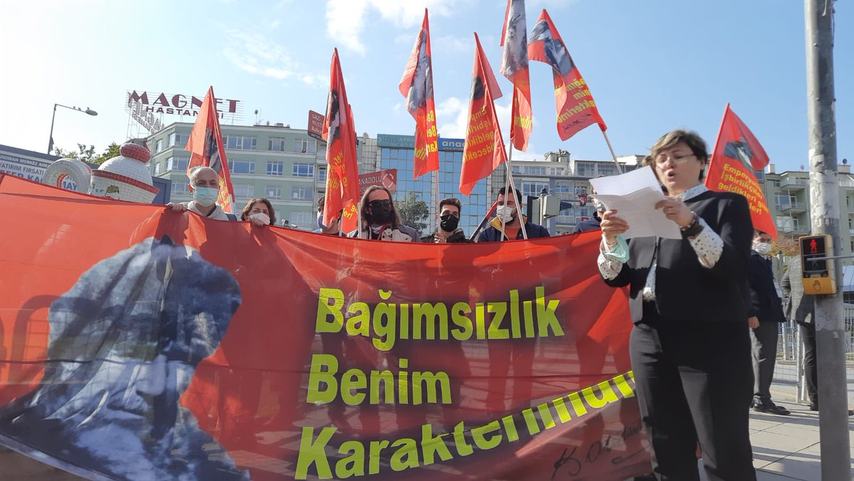 kurtuluspartisi's tweet photo. 98'inci yılında Laik Cumhuriyete sahip çıkmak, "Emperyalistler, İşbirlikçiler Geldikleri Gibi Gidecekler" demek için Ankara Tandoğan'da Anıtkabir önündeyiz. Anıtkabir'e Mustafa Kemal'in "Bağımsızlık Benim Karakterimdir" sözüyle girişimiz bir kez daha engelleniyor.
#29ekim https://t.co/CCNmx0jrbJ