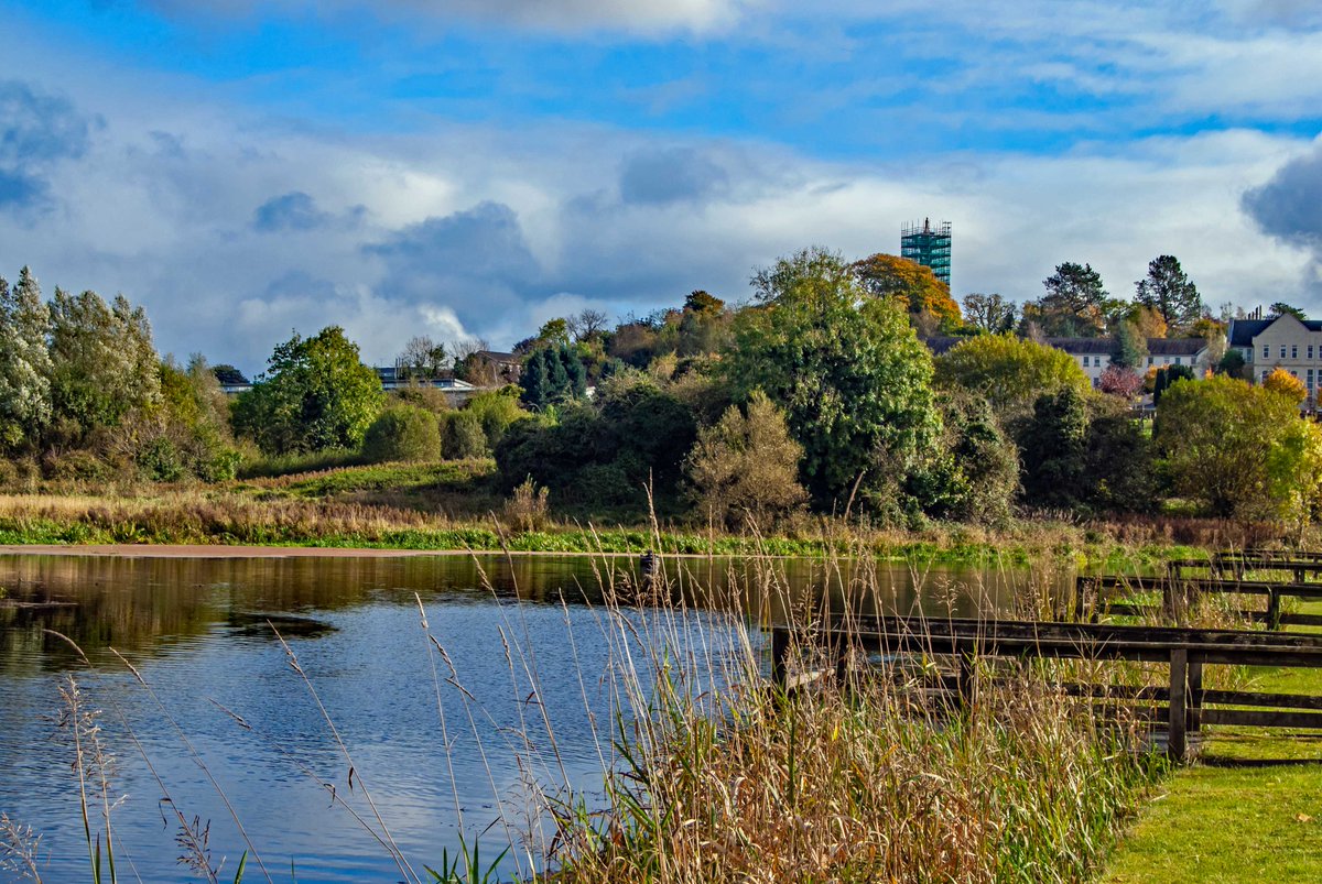 ECMFCM's tweet photo. Autumn colours at Enniskillen.
Stay safe, folks.
#FermanaghCalmWater #EmbraceAGiantSpirit #FillYourHeartWithIreland #StormHour https://t.co/WUZcPwgovU