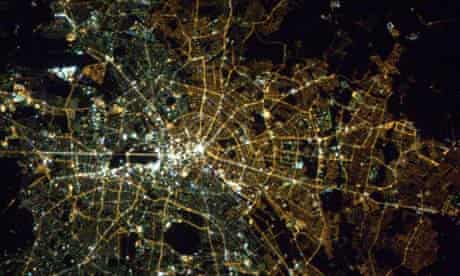 MichaelHannaway's tweet photo. Over 30 years after the fall of the Berlin Wall, Berlin is divided by light
This snap taken from about 200 miles above the Earth, shows East Berlin glows orange while to West Berlin glows a bright white.

#funfactfriday https://t.co/84pAEFiTEm