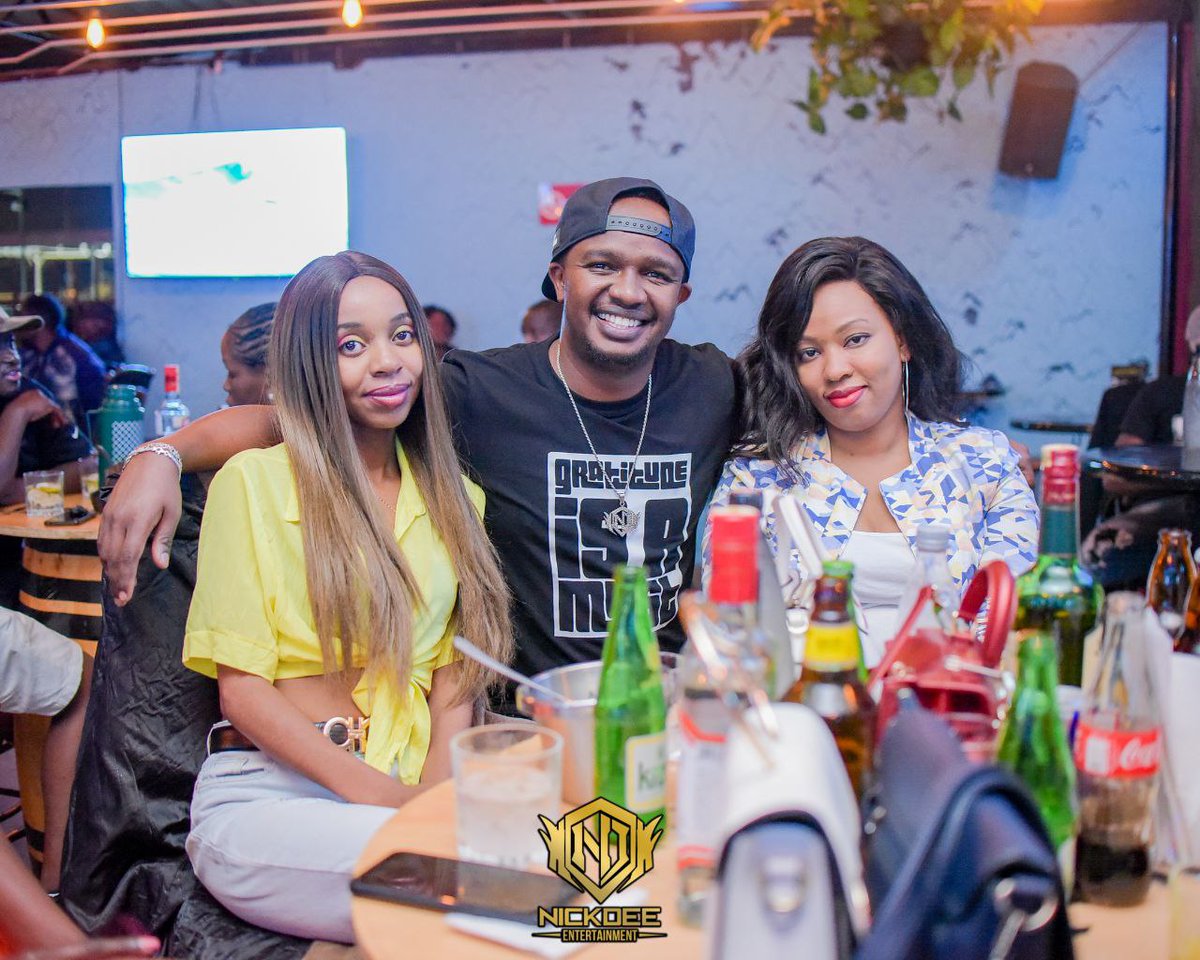 KuzimaComrades's tweet photo. It's a #DopeFriday with @DjKymNickDee 💉💉💉💉💉💉
#KuzimaComrades #FridayVibes https://t.co/yeB49u6ZdP
