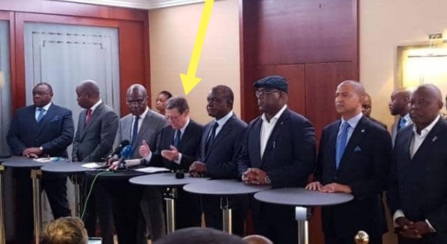Rm_DE_JESUS's tweet photo. 🙄Tjrs au service d gros bras noirs mafieux qui ns pillent.
Eux, les directeurs d l'agence congolaise d notation en crédibilité et moralité.
Ici, #Nshole, #Utembi et #Senga ds une messe d minuit avec le staff GLENCORE et Fondation ANNAN qui ont créé et financé LAMUKA à Genève https://t.co/mQQcuTF6CX