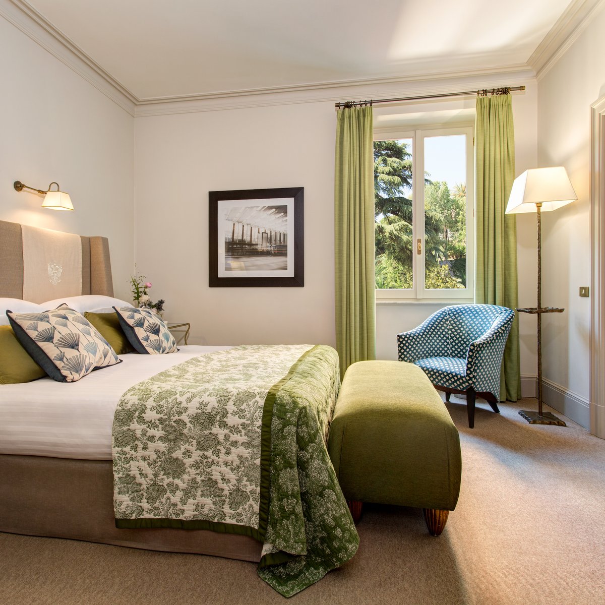 Hues of moss and leaf fill our Executive Room to create a serene oasis that recalls the Secret Garden outside.

#RoccoForteHotels
#RoccoForte  
#Rome
#HotelDeRussie