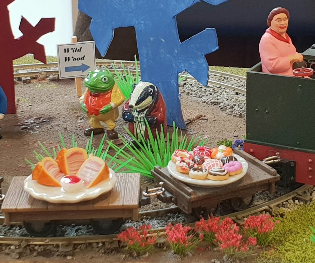 InglenookR's tweet photo. #FridayFeeling 
#toad 
#Pie &amp; #cake 
#narrowgauge #roundy
#windinthewillows 
Poot poot.. https://t.co/vmytJUNvbq