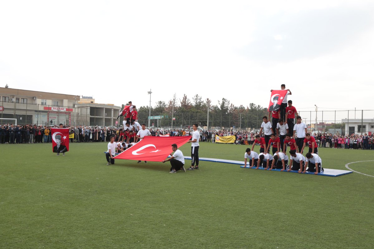 MemHarran's tweet photo. Cumhuriyet Bayramı'mızın 98. yıl dönümü Harran Kaymakamı Sayın Cihat Koç, Belediye Başkan Vekili  Musa Kazım Haşimoğlu ve değerli protokol üyelerinin katılımıyla Süleyman Demirel Çok Programlı Anadolu Lisesi koordinesinde coşku dolu bir programla kutlandı. https://t.co/qDT4b7QDvw